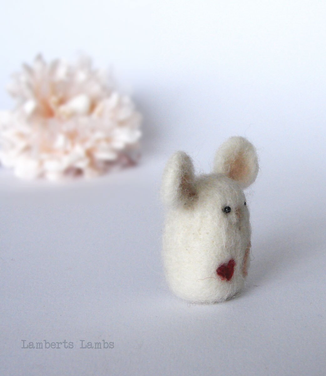 Needle Felted Mouse with a heart
