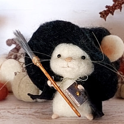 Needle felted mouse Wizard Albie Thistlewick III