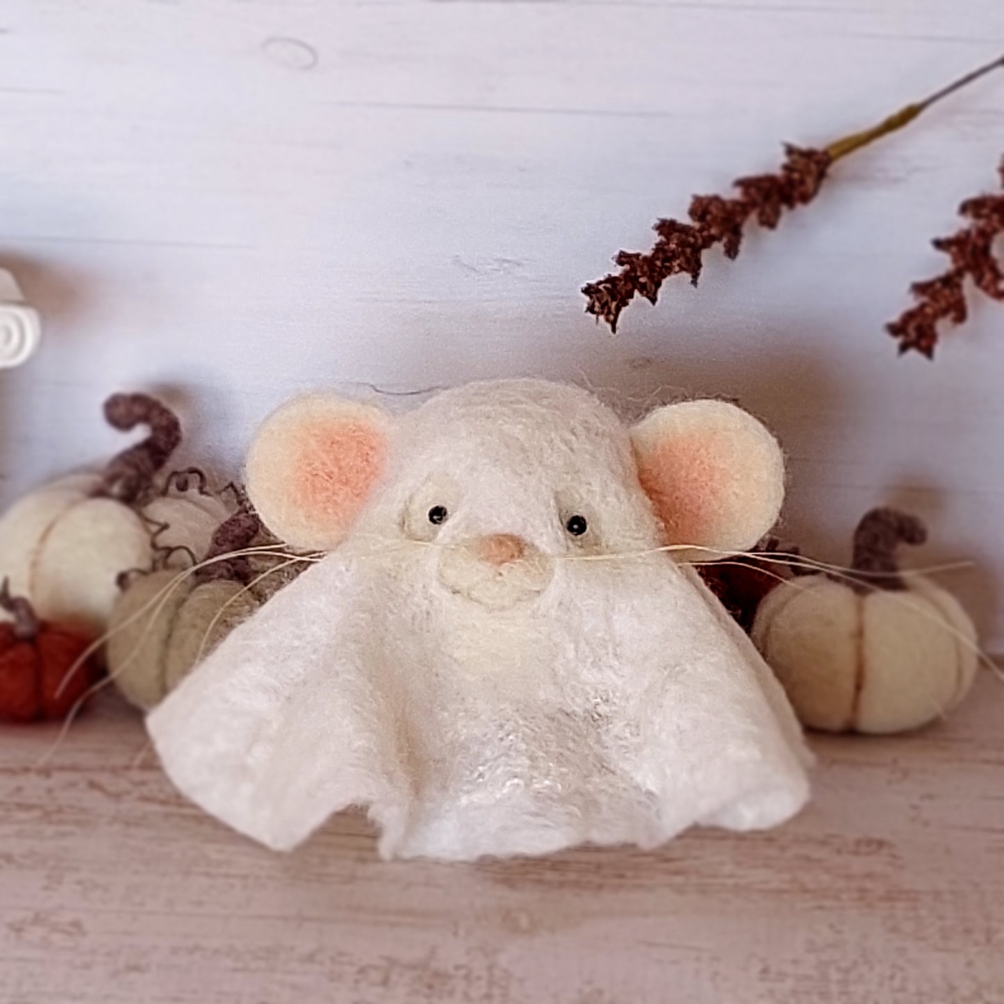 Needle felted mouse Ghost Tobben Tattertail