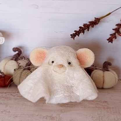 Needle felted mouse Ghost Tobben Tattertail