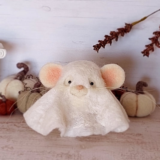 Needle felted mouse Ghost Tobben Tattertail