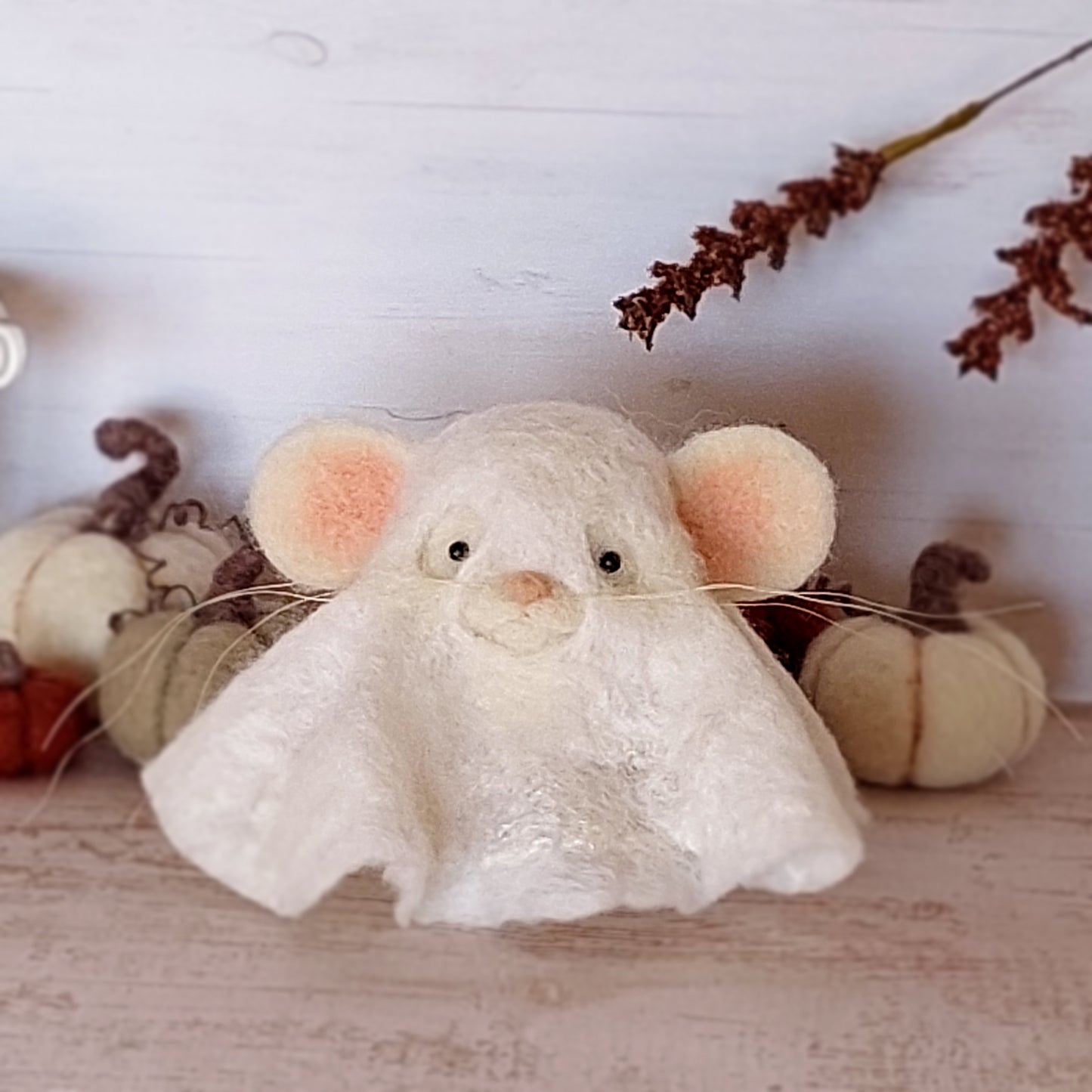 Needle felted mouse Ghost Tobben Tattertail