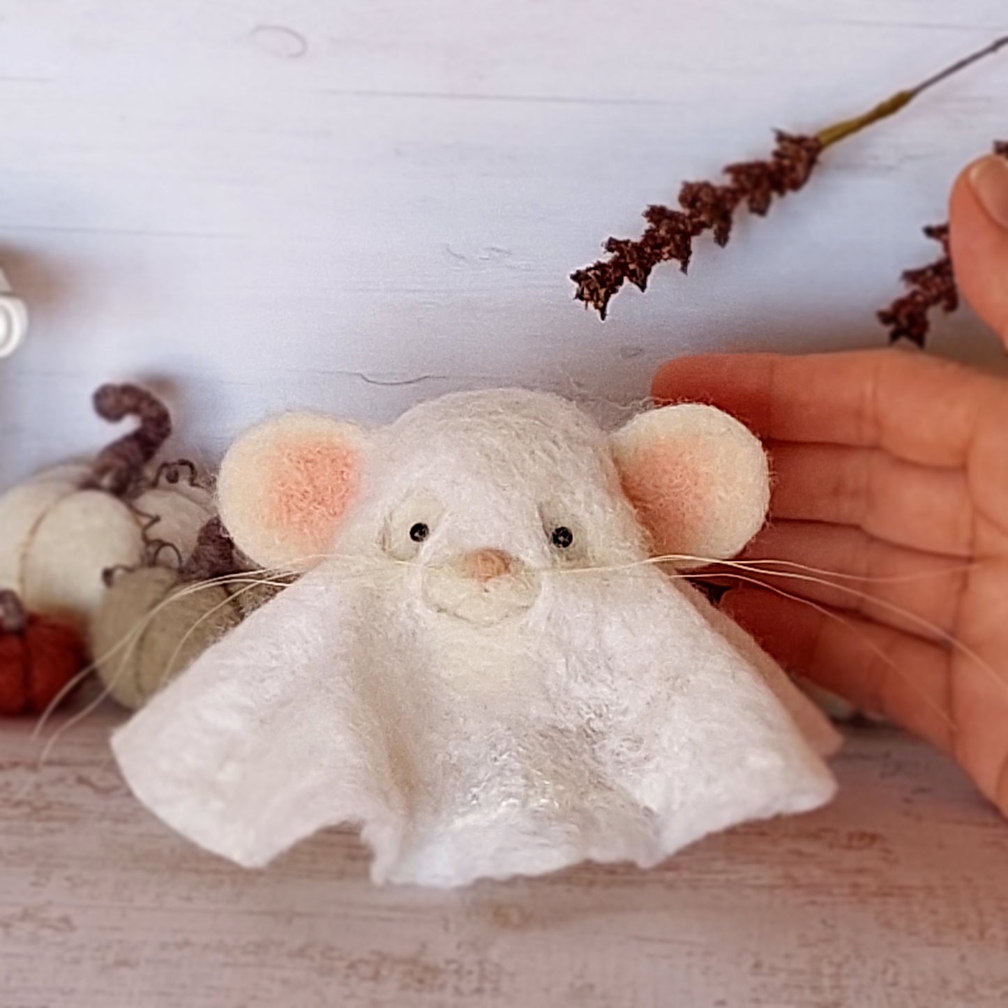 Needle felted mouse Ghost Tobben Tattertail