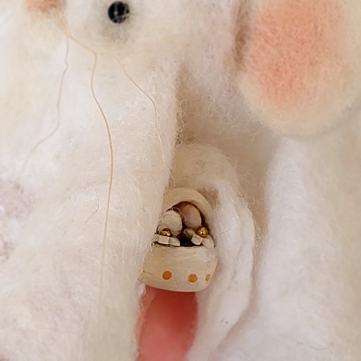 Needle felted mouse Ghost Tobben Tattertail