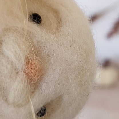 Needle felted mouse Ghost Tobben Tattertail