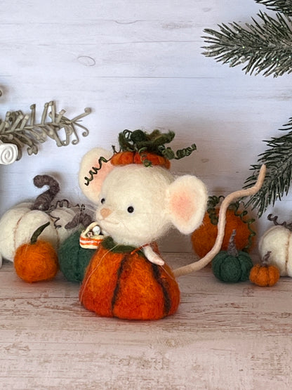Needle felted mouse  Guardians of the pumpkin patch Tansy Thimbletoe