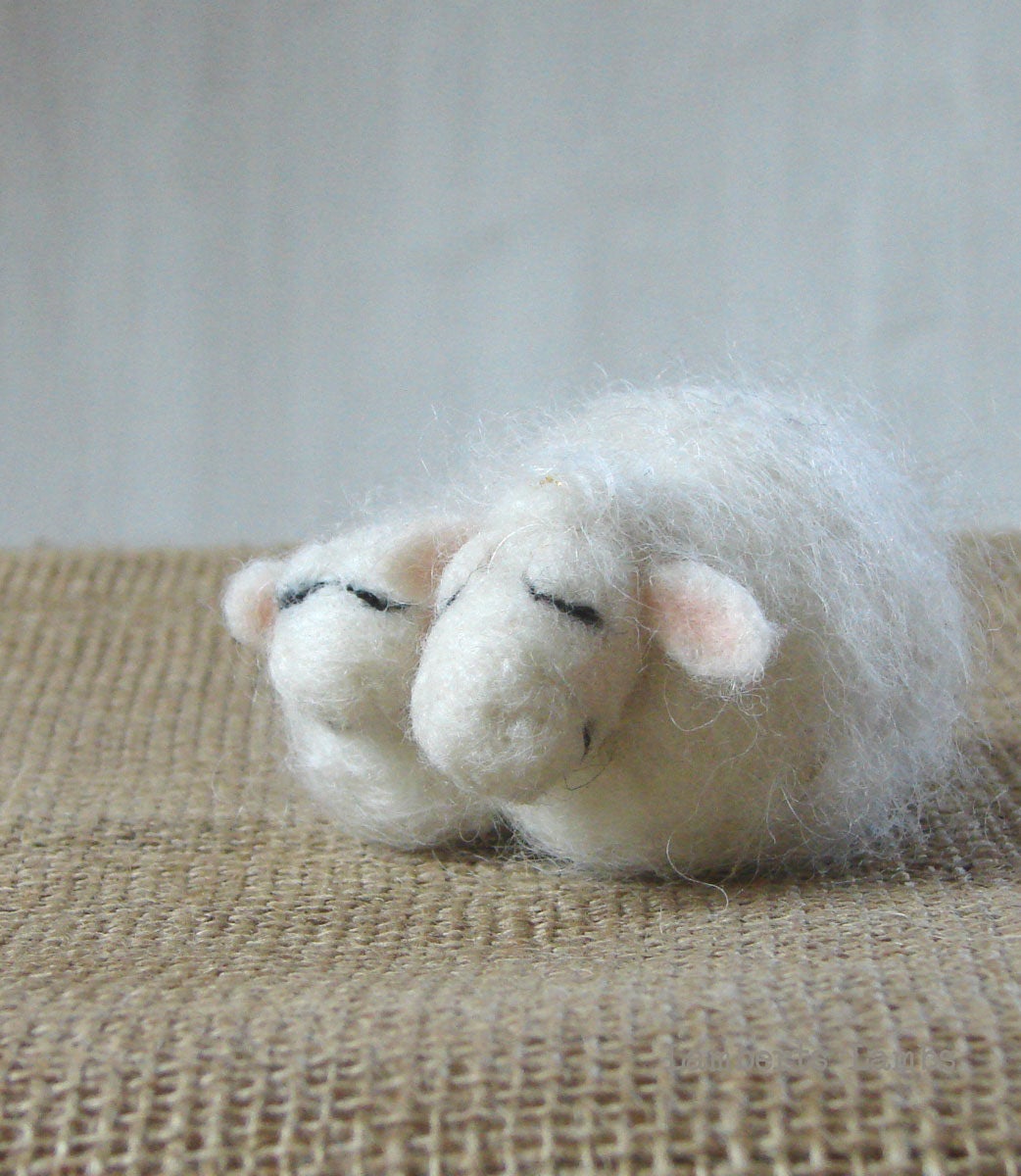 Felted Sheep. White Needle Felted Wool Sheep with lamb