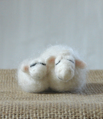 Felted Sheep. White Needle Felted Wool Sheep with lamb