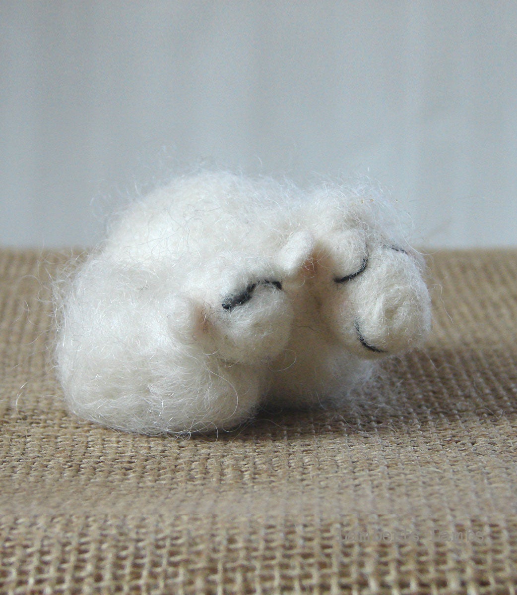 Felted Sheep. White Needle Felted Wool Sheep with lamb