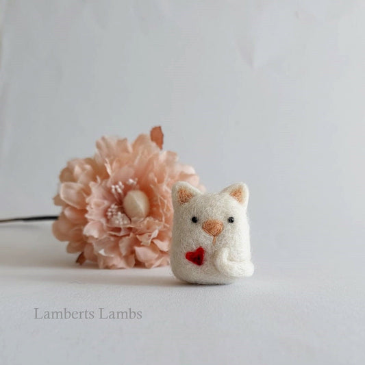 Needle Felted Cat with a heart