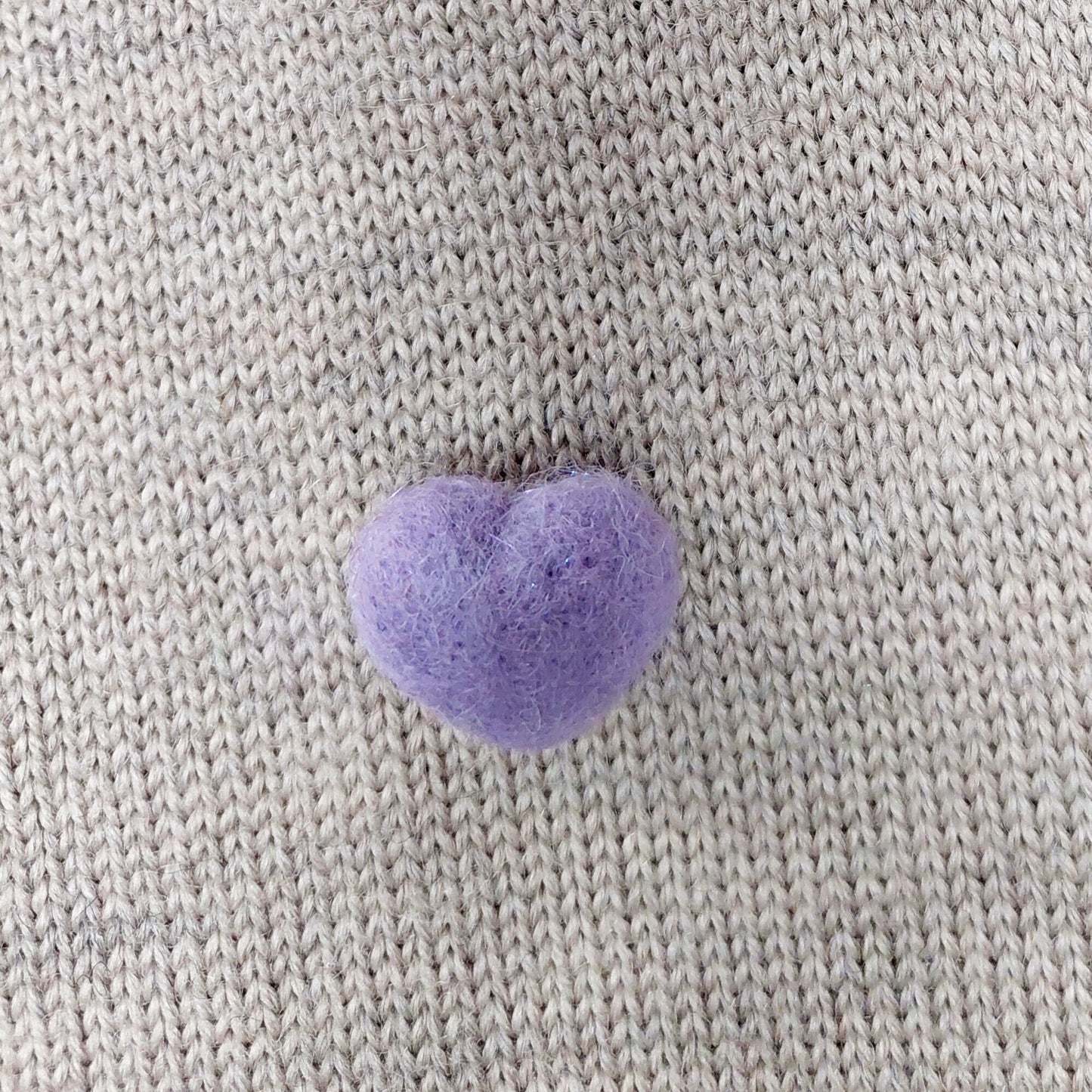 Small Needle felted Heart Brooch, Handmade Felted Heart Brooch - Light Lilac Shade